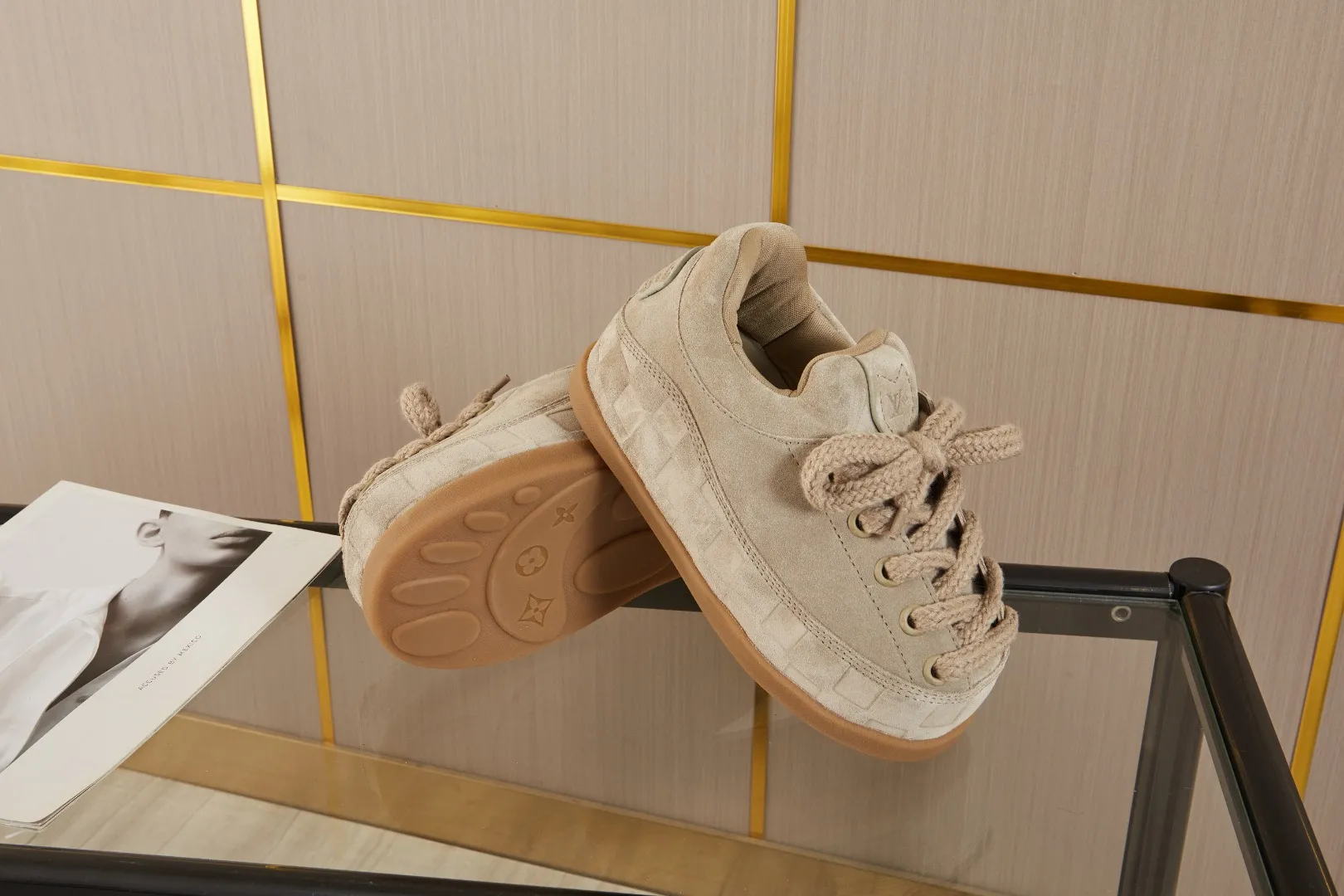 💰💰💰 660 hot style 🆕🆕🆕𝙇𝙑🔥New models are on the shelves🔥 Louis Vuitton 25ss, LV co-branded nigo YETI Fat Ding is ugly and cute, many Internet celebrities have put it on the show, a classic and versatile item. Fabric: imported high mercerized cowhide suede. Lining: High-grade elastic mesh, original molded outsole. Size: women's clothing, 35-41 (customized for women's 40 and 41), men's clothing 39-46 (customized for 45-46)